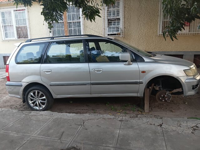 2000 Mitsubishi Space Wagon