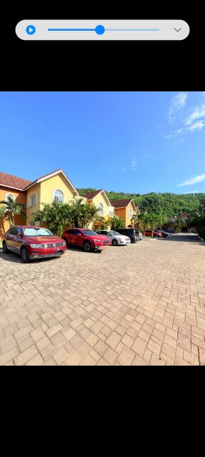 Spacious 2 1/2 Bedroom In Cool Belvederw