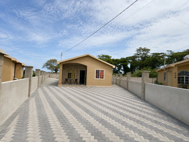 Beautifully Furnished 2 Bedrooms in Portmore