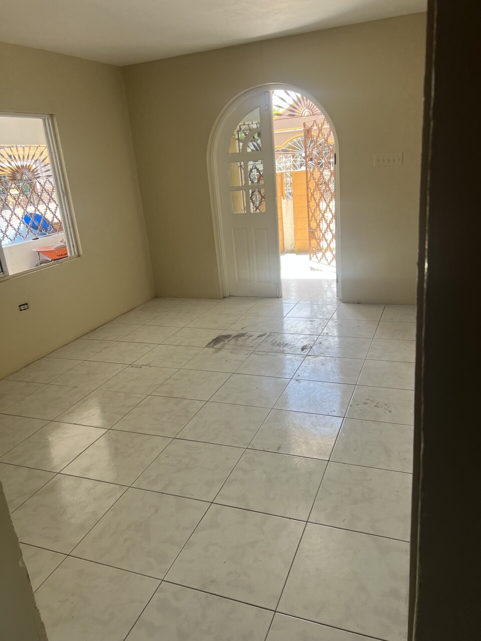 2 Bedroom In Eltham Acres