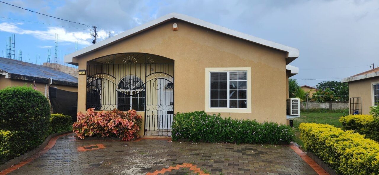 2 BEDROOM HOUSE PHOENIX PARK