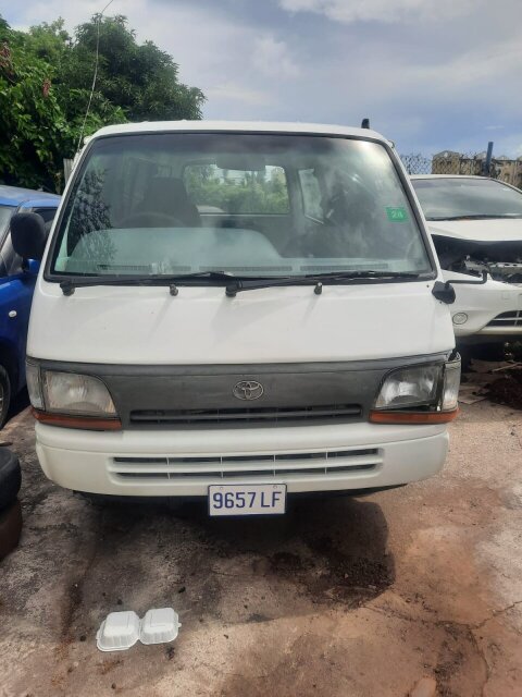 2001 White Hiace