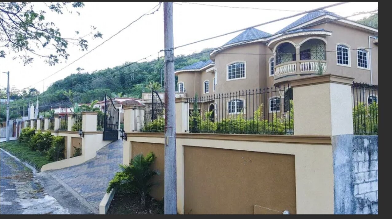 2 Bedroom House Located At Welrik Garden Anchovy