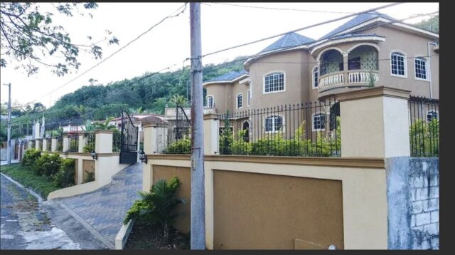 2 Bedroom House Located At Welrik Garden Anchovy