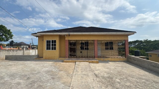 Charming 2 Bedrooms in a Quiet Housing Scheme