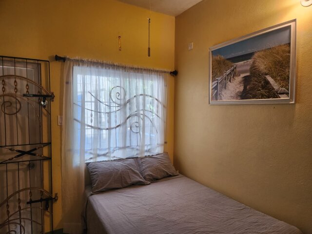 1 Bedroom Share Facilities (kitchen And Bathroom)