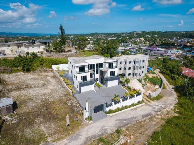 Elegant 3 Bedrooms Townhouse for Rent in Mandeville