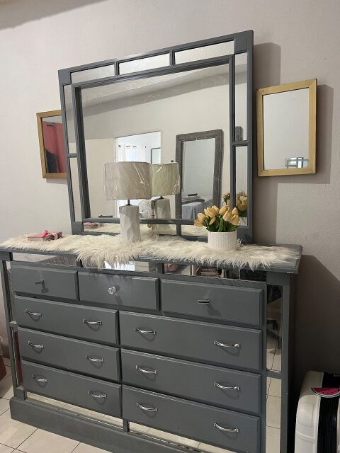 GRAY 9 DREAW DRESSER (USED)