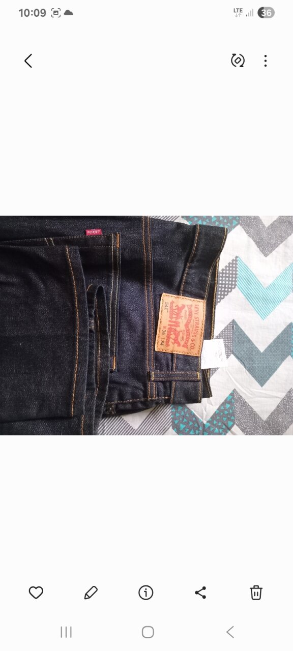 Levi's Jeans - W36 L34 (Dark Wash Denim)