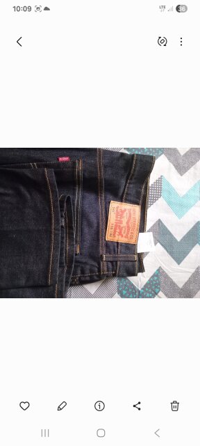 Levi's Jeans - W36 L34 (Dark Wash Denim)