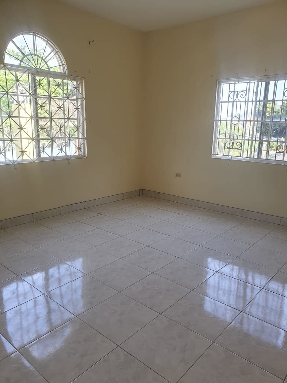 Unfurnished 3 Bedrooms Apartment in Mona