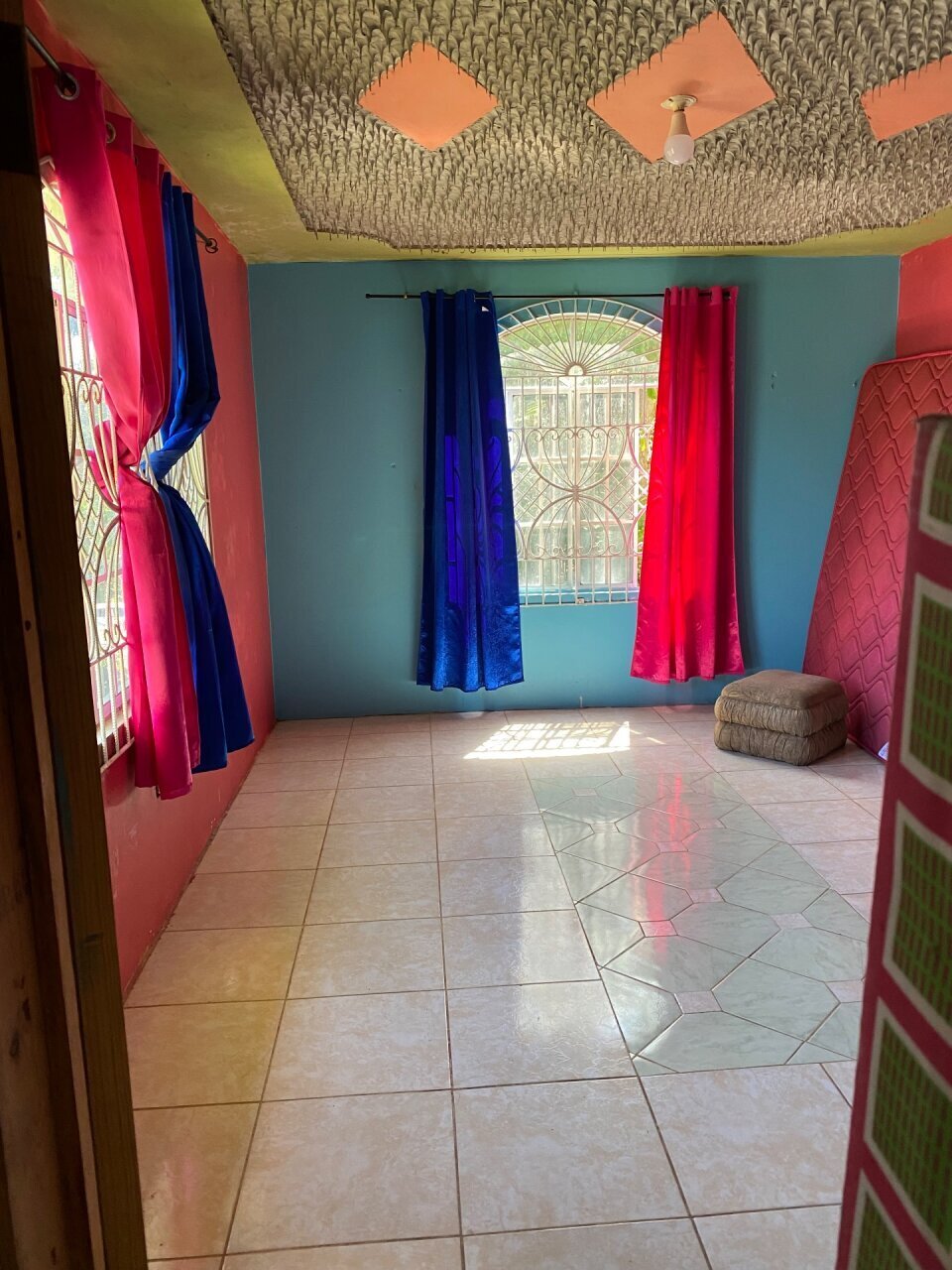 Cozy 1 Bedroom Apartment With Kitchenette