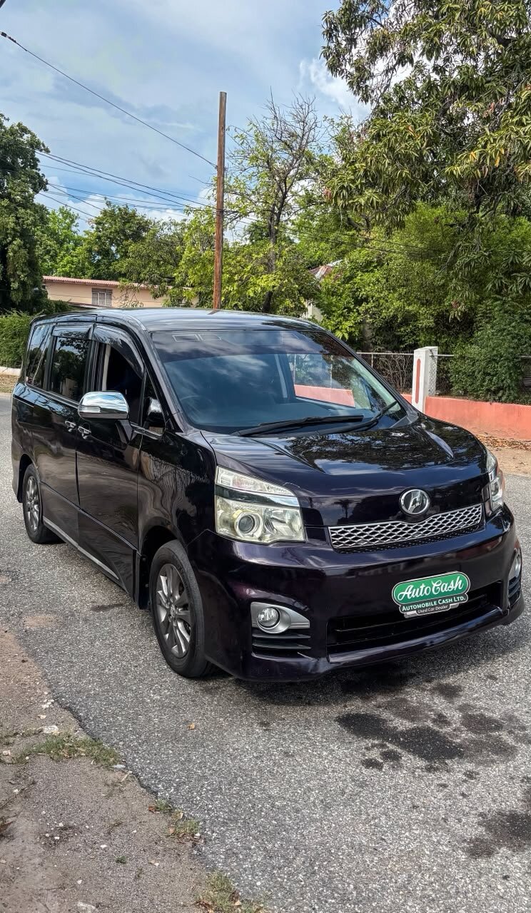 2013 Toyota Voxy