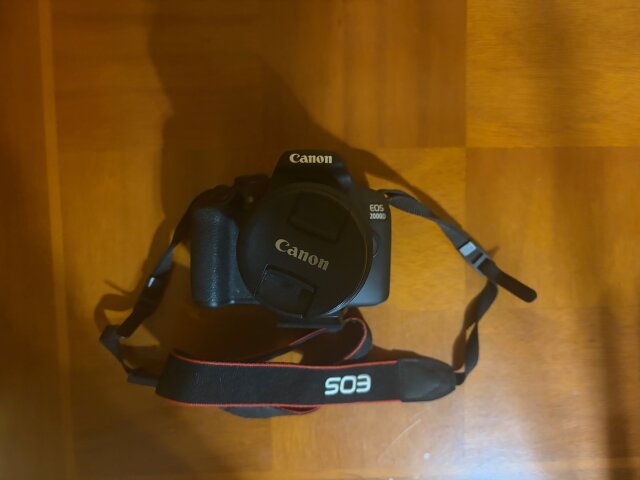 Canon E0S 2000D