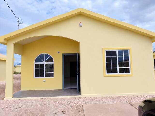 Modern 2 Bedrooms in Gated Phoenix Park Village