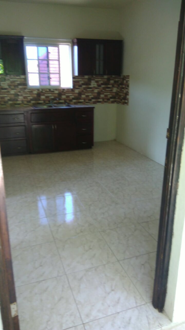 Unfurnished 1 Bedroom