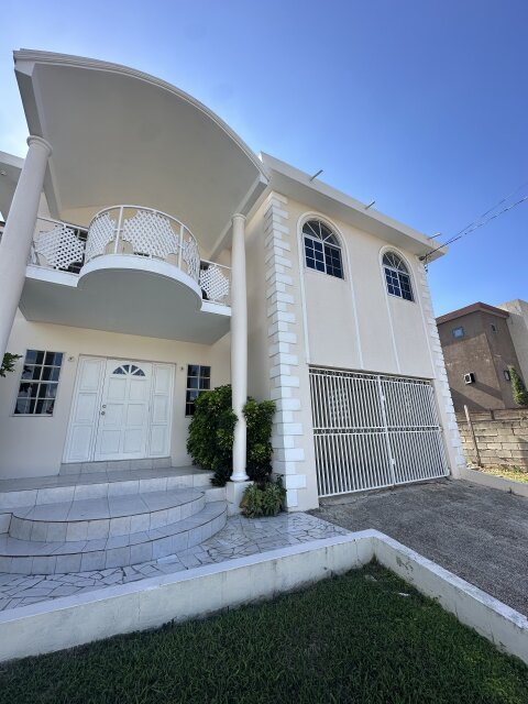 Stunning 4 Bedrooms with City & Ocean Views!