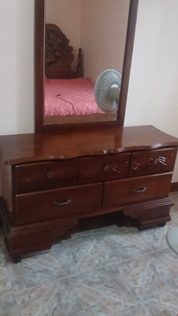Beautiful Bedroom Oak Dresser Set With Mirror