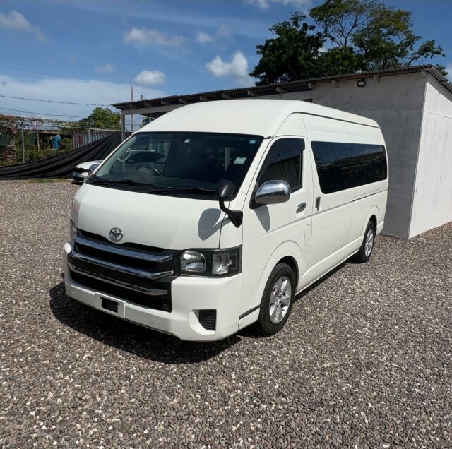 2016 Toyota Hiace Commuter