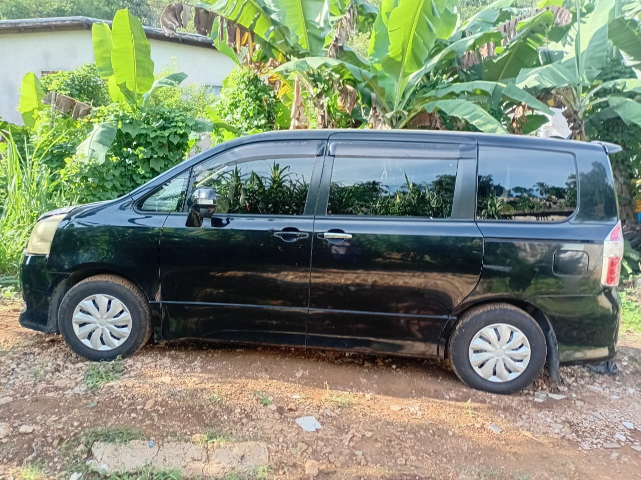 09 Toyota Noah – Spacious, Reliable & Ready To G0!