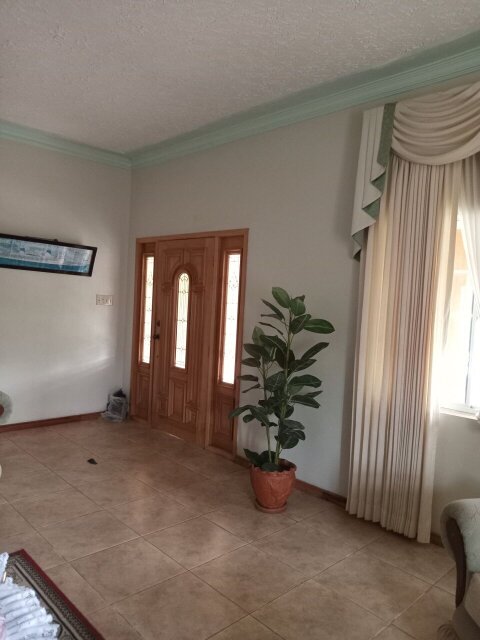 5 Bedrooms House For Sale, Mandeville