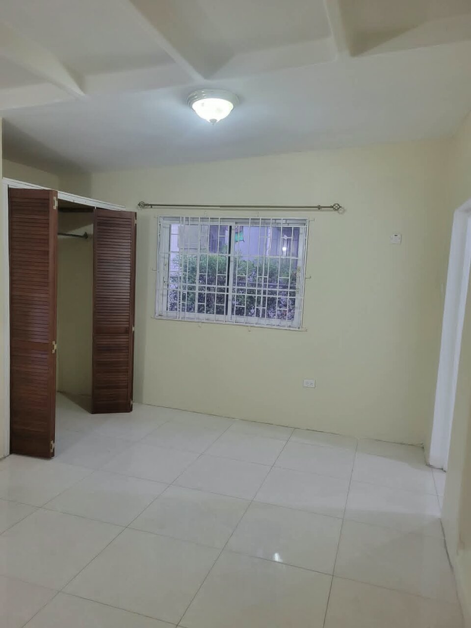 Charming 3 Bedrooms with Garage in Hughenden