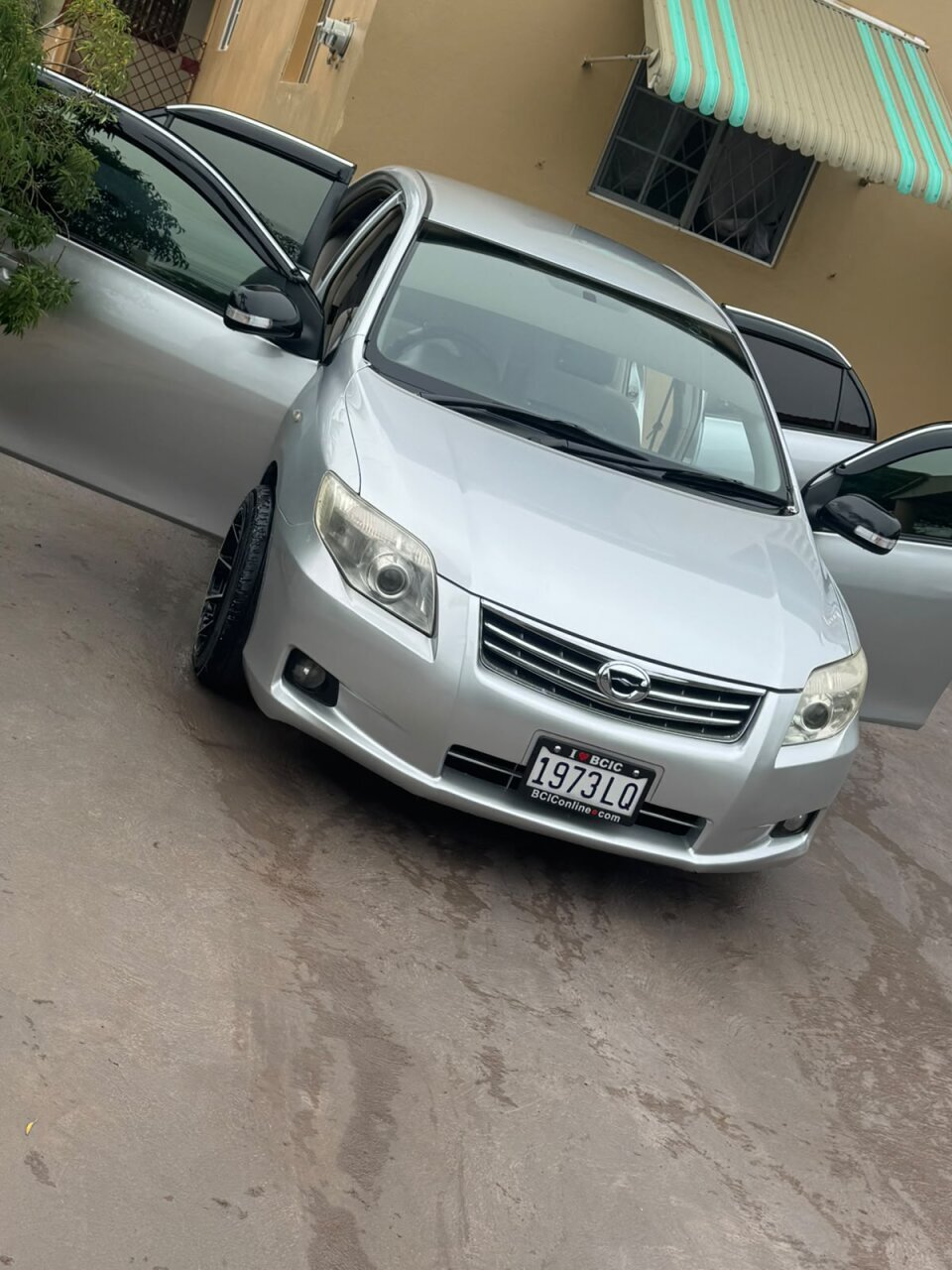 2011 Tayota Axio