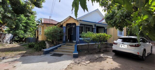 5 Bedrm House On Half Acre Lot