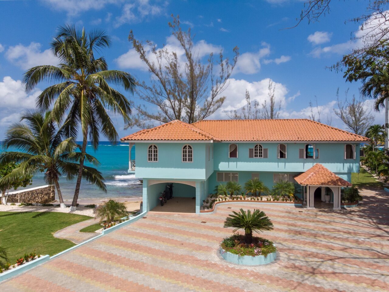 Edgewater Beach Villa - Oceanfront Property