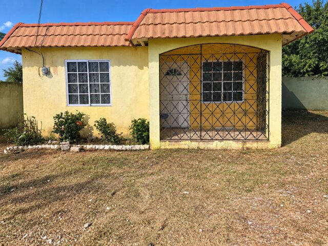 2 Bedroom 1 Bath House For Sale - HUGE LAND SPACE