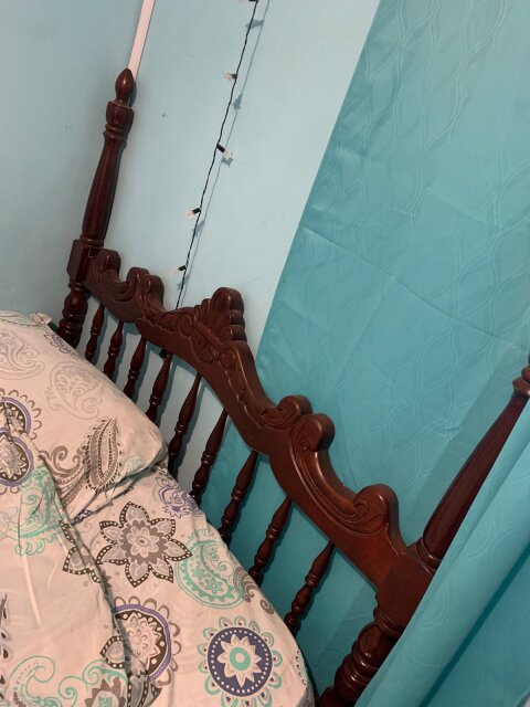 QUEEN-SIZE BED HEAD & BED BASE FOR SALE ?️