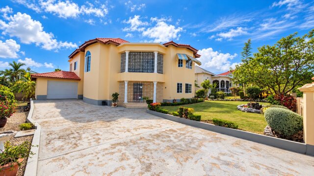Spacious 5 Bedroom, 3 Bathroom House