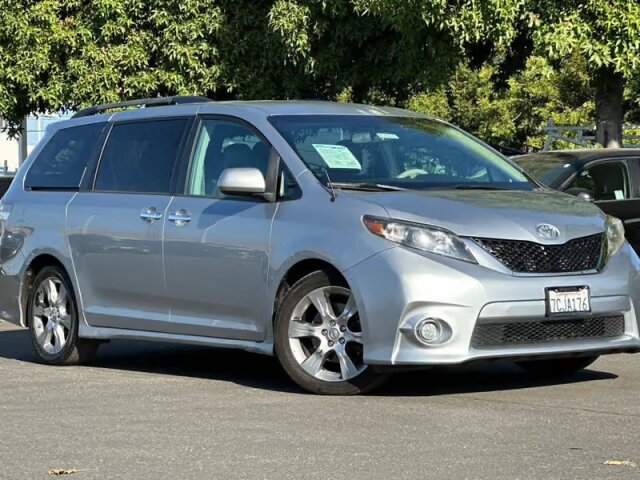 2016 Toyota Sienna SE FWD