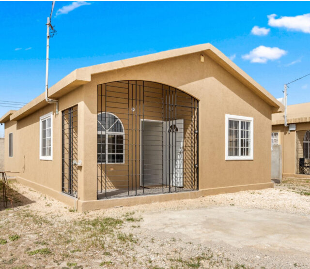 Charming 2 Bedrooms Home in Portmore Village