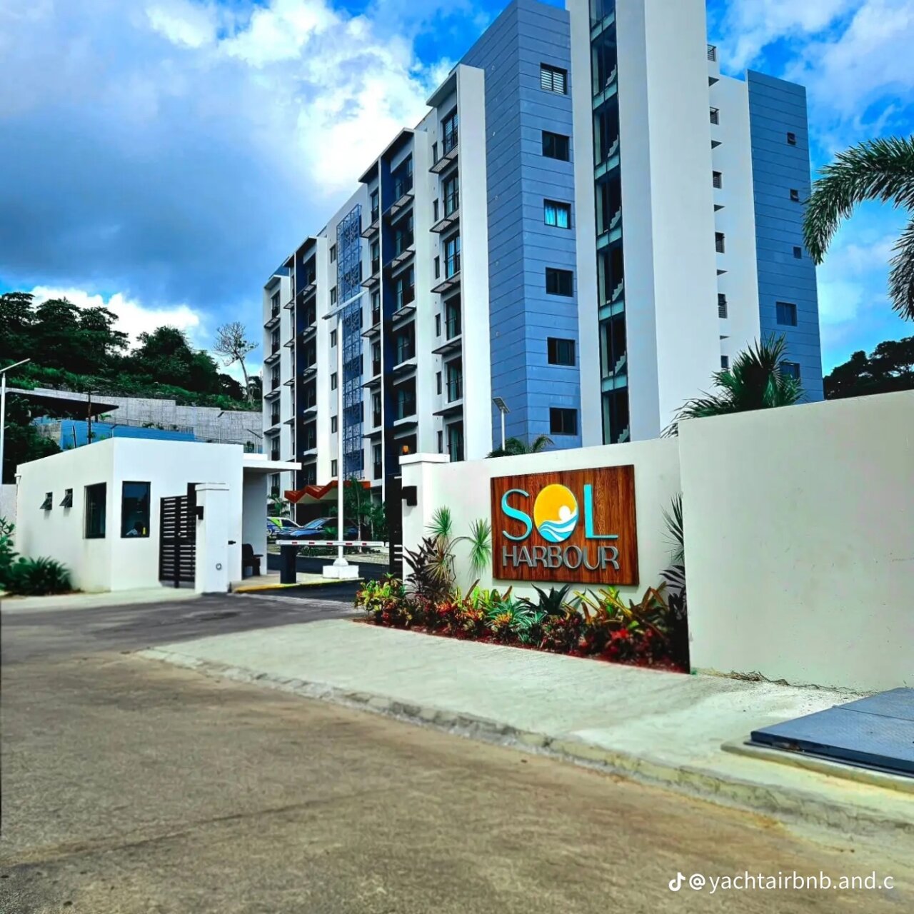 Expansive 12 Bedrooms Airbnb in Ocho Rios