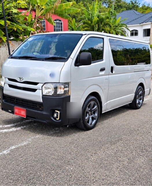 2016 Toyota Hiace — Bus