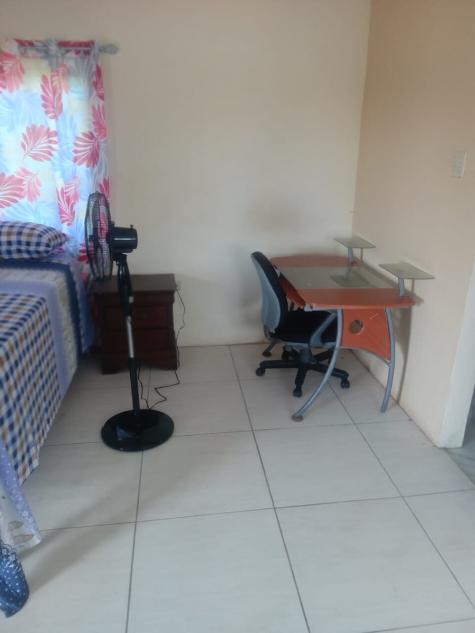 Convenient 1 Bedroom Bachelor Unit in Kingston 8