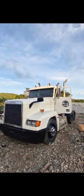 2001 Freightliner FLD120
