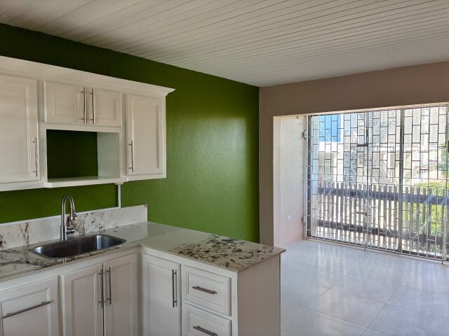 Newly Renovated 1 Bedroom Apartment On Trafalgar