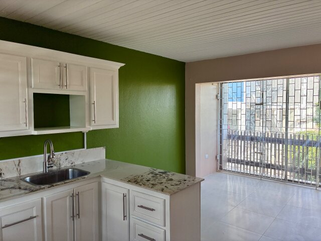 Newly Renovated 1 Bedroom Apartment on Trafalgar