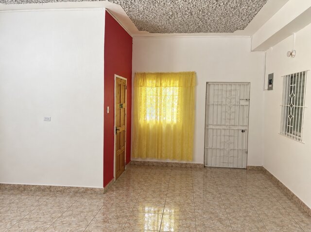 Spacious 1 Bedroom With Private Entrance