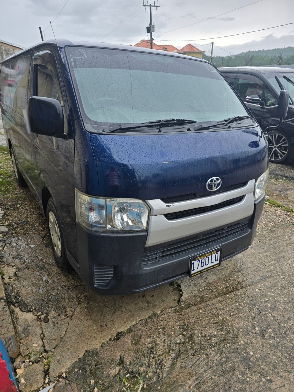 2014 Hiace Bus