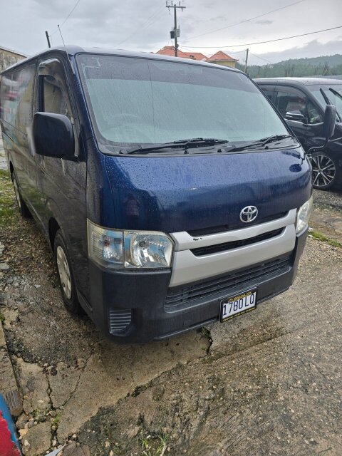2014 Hiace Bus