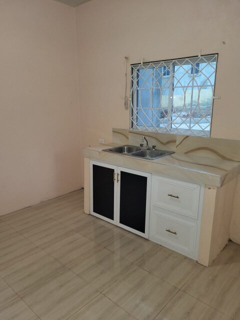 Large 1 Bedroom House with Private Outdoors