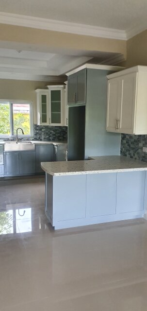 Unfurnished 2 Bedroom 2.5 Bathroom - Redhills
