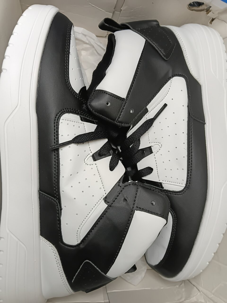 Men Sneskers Size 10 And 11 Available
