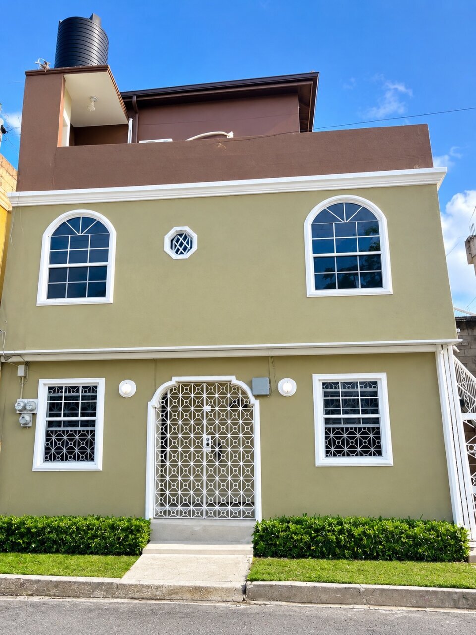 5 Bedroom 3 Bathrooms