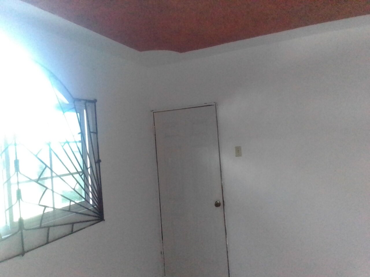 Charming 1 Bedroom with Kitchen and Verandah