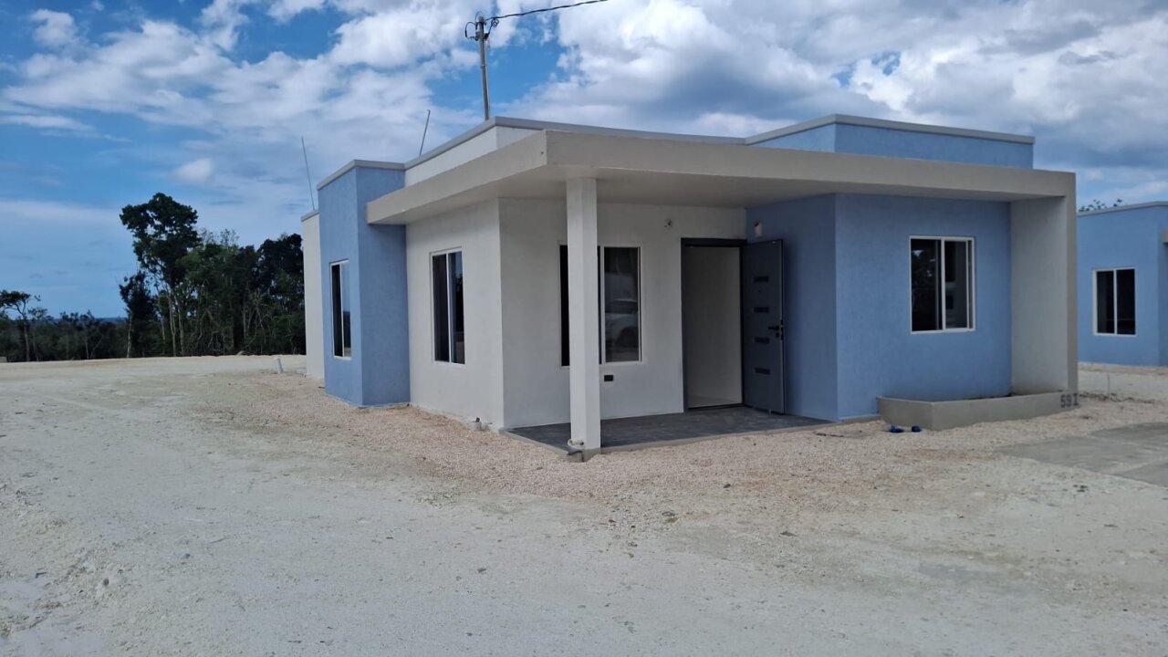 2 Bedroom, 2 Bathroom House - Coral Spring Estate