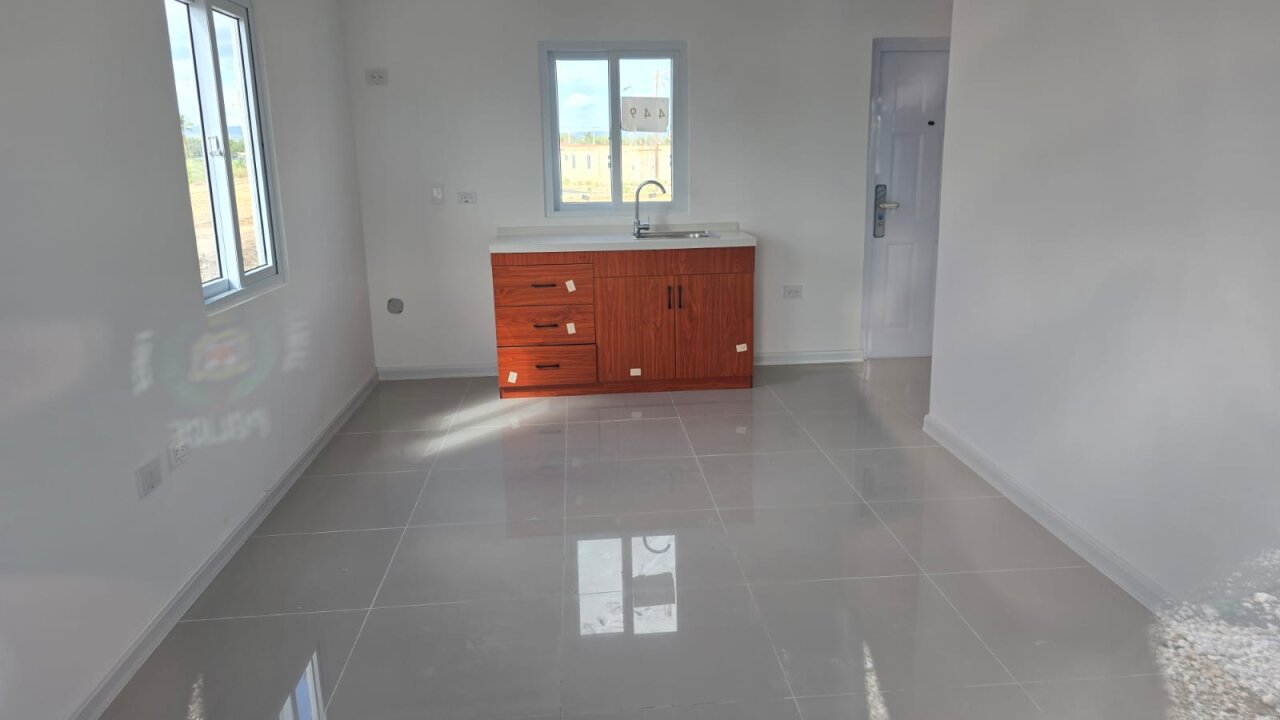 1 Bedroom House,1 Bathroom Unfurnished For Rental